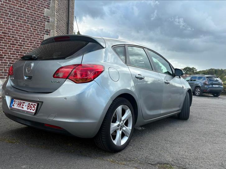 Opel Astra 1.3CDTI ecoFLEX - Très bon état, Auto's, Opel, Bedrijf, Astra, Diesel, Euro 5, 5 deurs, Grijs, Ophalen