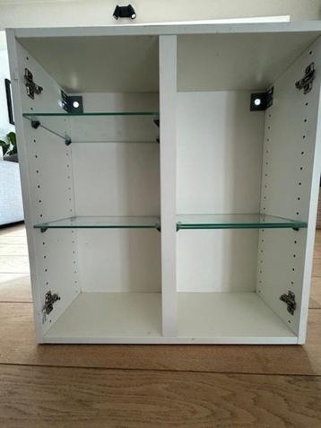 Badkamerkast met spiegeldeuren beschikbaar voor biedingen