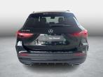 Mercedes-Benz GLA 180 AMG Line + NIGHTPACK + SURROUND VIEW +, Auto's, Mercedes-Benz, Stof, Gebruikt, Euro 6, 4 cilinders