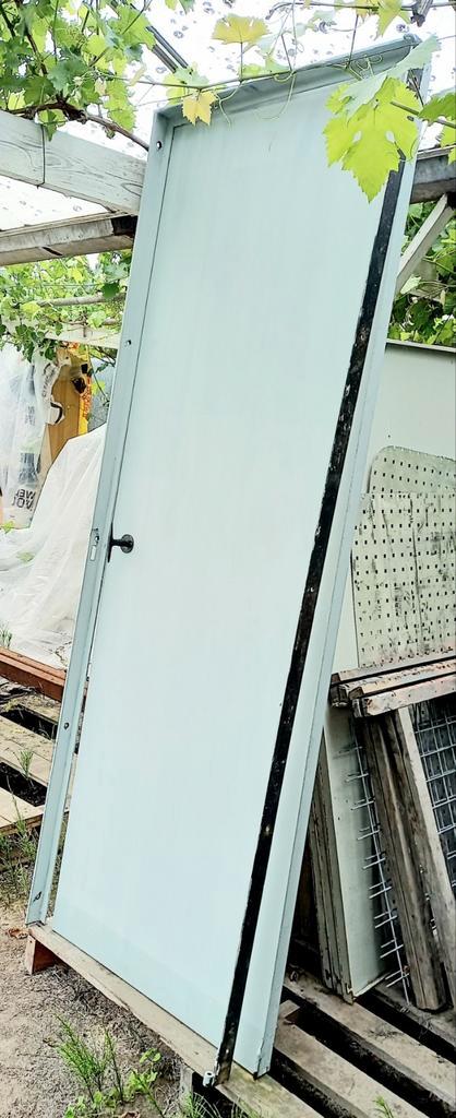 PORTE RÉTRO en bois avec cadre en métal/acier. Liens ouverts, Maison & Meubles, Armoires | Armoires murales, Utilisé, 150 à 200 cm