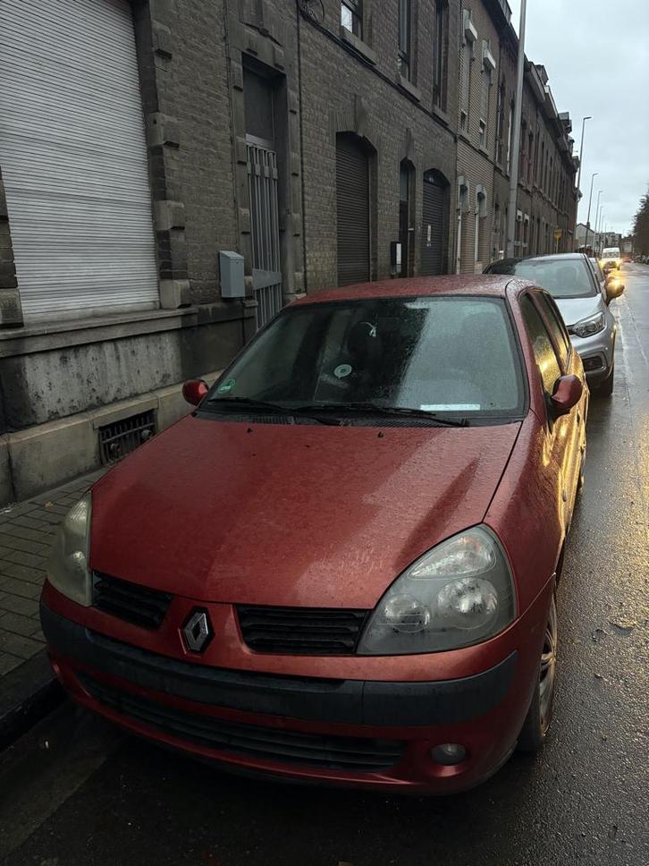 Renault Clio 2 Prête à être immatriculée, Autos, Renault, Particulier, Clio, Essence, Berline, 5 portes, Boîte manuelle, Rouge