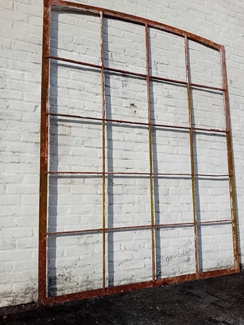 Fenêtres d'écurie anciennes en fer forgé, Antiquités & Art, Antiquités | Accessoires de maison, Enlèvement
