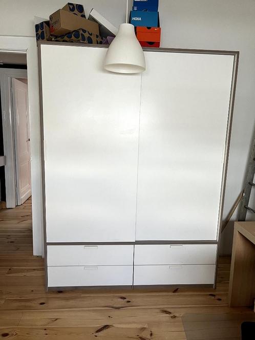 Kledingkast IKEA WIT, Huis en Inrichting, Kasten | Kleerkasten, Zo goed als nieuw, 200 cm of meer, 150 tot 200 cm, 50 tot 75 cm
