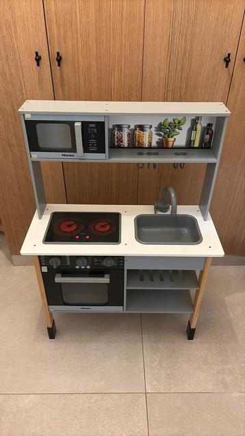 Speelgoed keukentje Miele beschikbaar voor biedingen