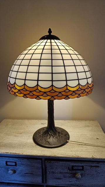 Tiffany lamp beschikbaar voor biedingen