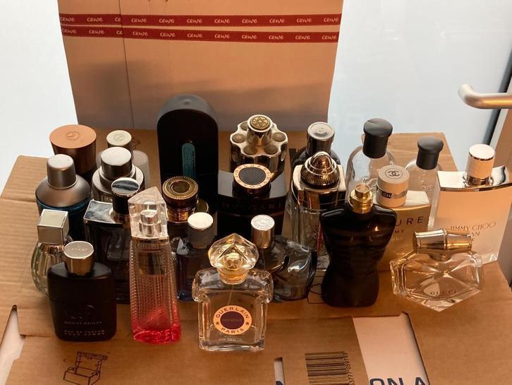 flacons de parfum vides Armani Bulgari Cartier Givenchy, Collections, Parfums, Comme neuf, Bouteille de parfum, Enlèvement ou Envoi