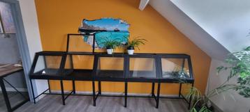 Display kast, wand kast, vitrine kast beschikbaar voor biedingen