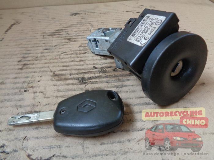 Serrure de contact + clé d'un Renault Twingo, Autos : Pièces & Accessoires, Autres pièces automobiles, Renault, Utilisé, 3 mois de garantie