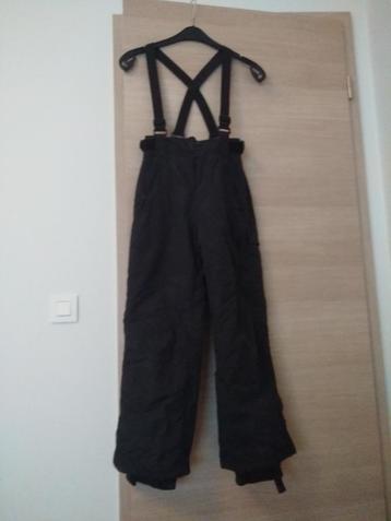 ski pantalon noir avec bretelles amovibles taille 152, 12ans