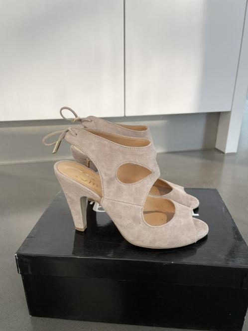 Escarpins taupe avec semelle en cuir taille 37, en parfait é, Vêtements | Femmes, Chaussures, Comme neuf, Escarpins, Brun, Enlèvement ou Envoi