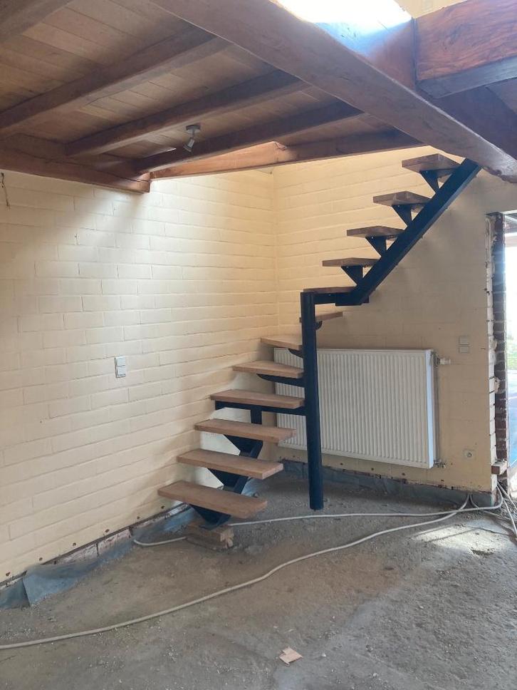 Escalier métallique avec marches en chêne, Bricolage & Construction, Bricolage & Rénovation Autre, Comme neuf, Enlèvement