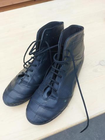 Schoenen voor boks of catch beschikbaar voor biedingen