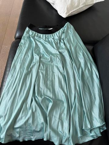 Essentiel lange rok – satijn, blauwgroen – maat 38 beschikbaar voor biedingen