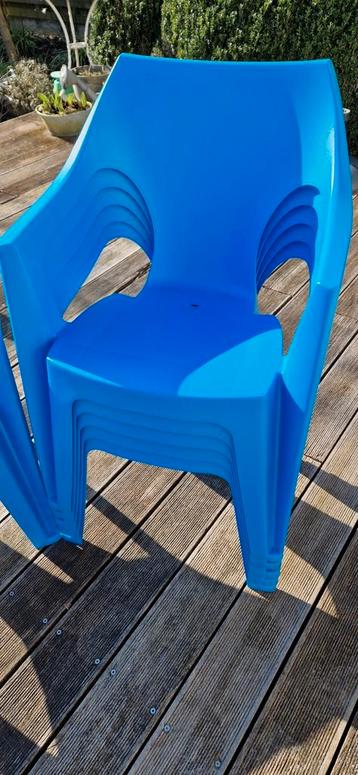 Tuinstoelen stapelbaar beschikbaar voor biedingen