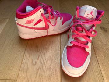 Nieuwe Nike air jordan, maat 35,5 beschikbaar voor biedingen