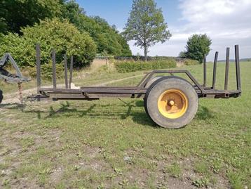 Houtaanhangwagen beschikbaar voor biedingen