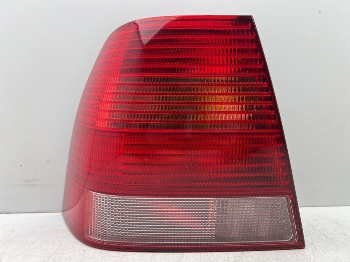 Feu arrière gauche d'un Volkswagen Bora, Autos : Pièces & Accessoires, Éclairage, Volkswagen, Utilisé, 3 mois de garantie, Enlèvement ou Envoi