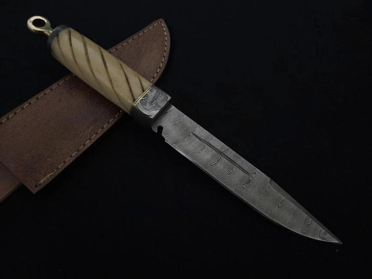 Couteau de Damas, Caravanes & Camping, Outils de camping, Comme neuf, Enlèvement ou Envoi