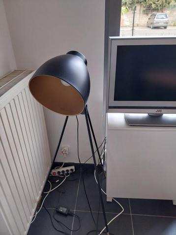 Staande lamp zwart beschikbaar voor biedingen