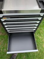 Servante d’atelier, Enlèvement