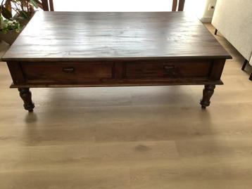 Grote donkere eikenhout salontafel met 2 lades beschikbaar voor biedingen