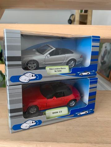 2x miniatuurautootjes Playland auto-club beschikbaar voor biedingen