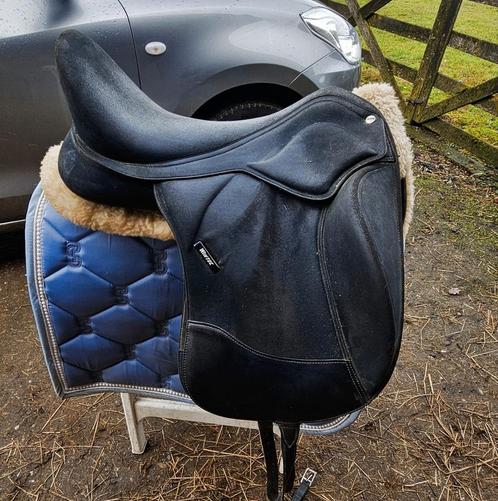 Dressuur Wintec cair contourbloc 18inch, Dieren en Toebehoren, Paarden en Pony's | Zadels, Zo goed als nieuw, Dressuur, Ophalen of Verzenden