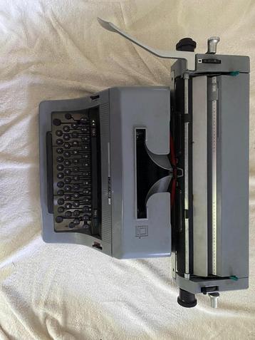 Machine a ecrire Olivetti beschikbaar voor biedingen