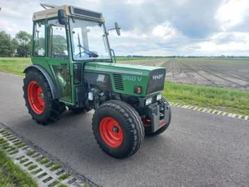 Zeer nette fendt 260v smalspoor trekker tractor  beschikbaar voor biedingen