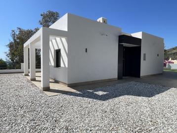 Stijlvolle, moderne villa met 2 slaapkamers en met panoramis beschikbaar voor biedingen