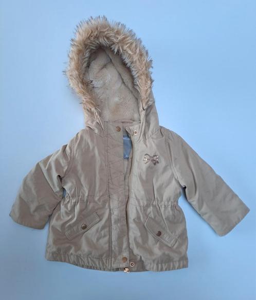 Mt 74 Beige winterjas met afneembare nepbont, Kinderen en Baby's, Babykleding | Maat 74, Zo goed als nieuw, Meisje, Jasje, Ophalen of Verzenden