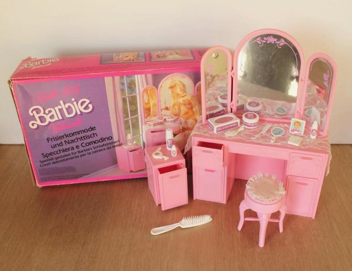 Vintage Barbie Vanity & nighttable prachtstuk MIB Italië '87, Kinderen en Baby's, Speelgoed | Poppen, Zo goed als nieuw, Barbie