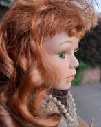 Regina vintage bisque porseleinen pop gestempeld + standaard, Verzamelen, Poppen, Ophalen of Verzenden, Zo goed als nieuw, Pop