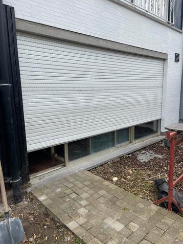 Rolluilk 4 m x 3m in heel goede staat beschikbaar voor biedingen