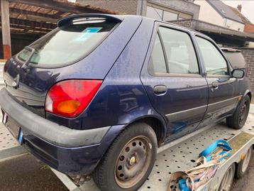 Ford fiesta 2001 benzine airco beschikbaar voor biedingen