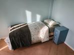 Eenpersoonsbed met matras en linnengoed, Bed met matras en s, Huis en Inrichting, Slaapkamer | Matrassen en Bedbodems, Ophalen