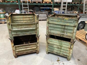 Metalen stappelbakken 75 x 60 x 60 cm met klep en hijsogen beschikbaar voor biedingen