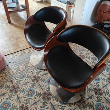 2 retro stoelen  beschikbaar voor biedingen