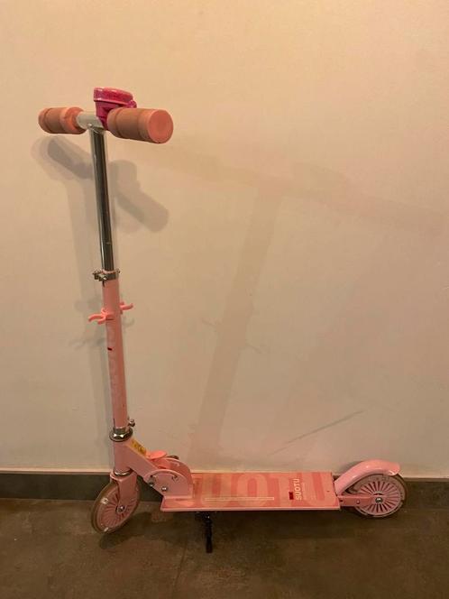 Roze kinderstep met lichtjes in de wielen, Fietsen en Brommers, Steps, Gebruikt, Gewone step, Ophalen
