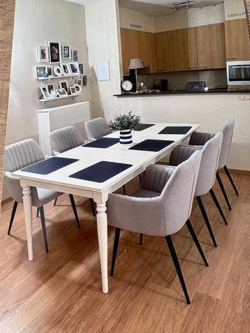 Witte uitschuifbare tafel met 6 grijze kuipstoelen  beschikbaar voor biedingen