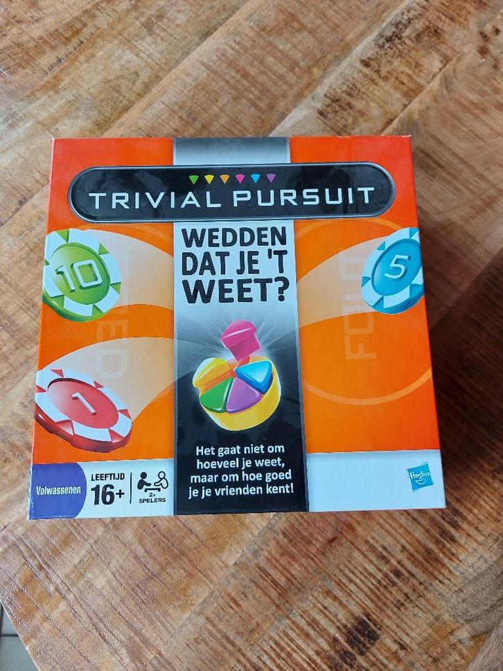 Trivial Pursuit, Hobby en Vrije tijd, Gezelschapsspellen | Bordspellen, Zo goed als nieuw, Ophalen