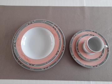 Servies  beschikbaar voor biedingen