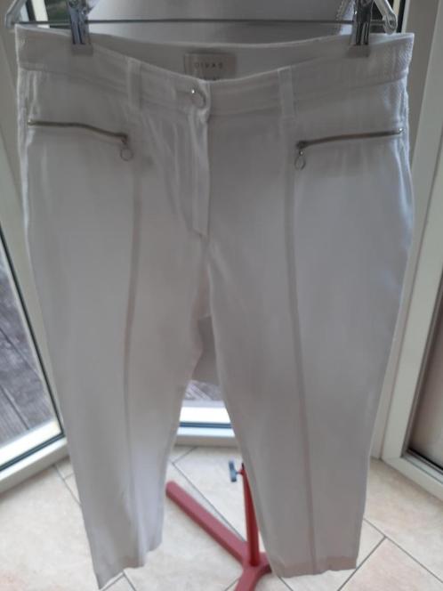 Charmante enkelbroek DIVAS - 42, Kleding | Dames, Broeken en Pantalons, Zo goed als nieuw, Maat 42/44 (L), Wit, Lang, Ophalen of Verzenden