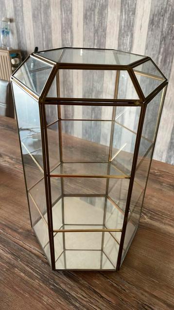 Vitrine pour miniatures beschikbaar voor biedingen