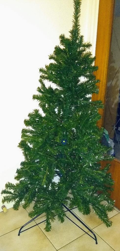 KunstKerstboom ( 150cm) met metalen voet, Diversen, Kerst, Zo goed als nieuw, Ophalen of Verzenden