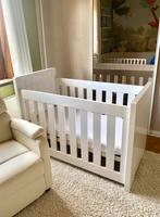 Massief wit babybed kribbe met Aerosleep accesoires, Kinderen en Baby's, Ophalen, Zo goed als nieuw, Ledikant