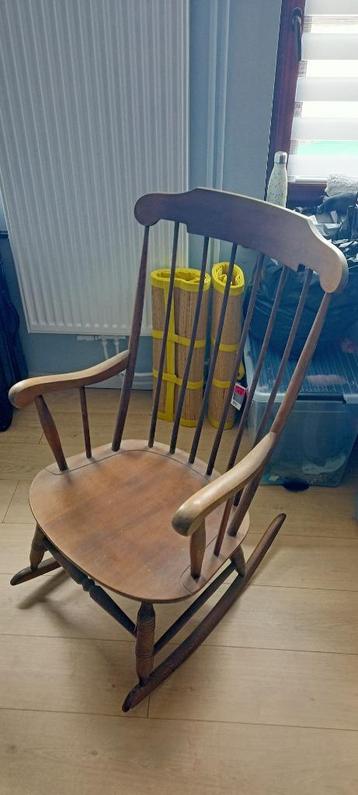 rocking chair (Fauteuil à bascule) en bois beschikbaar voor biedingen