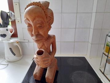 Houten afrikaans beeld beschikbaar voor biedingen