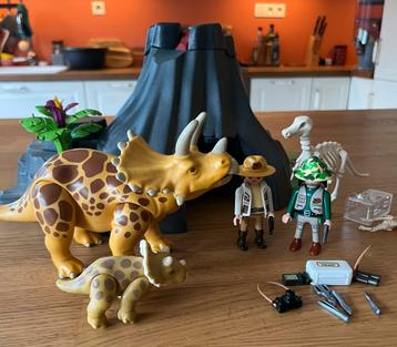 Playmobil Dinosaurussen - Triceratops en vulkaan Ref. 4170 beschikbaar voor biedingen