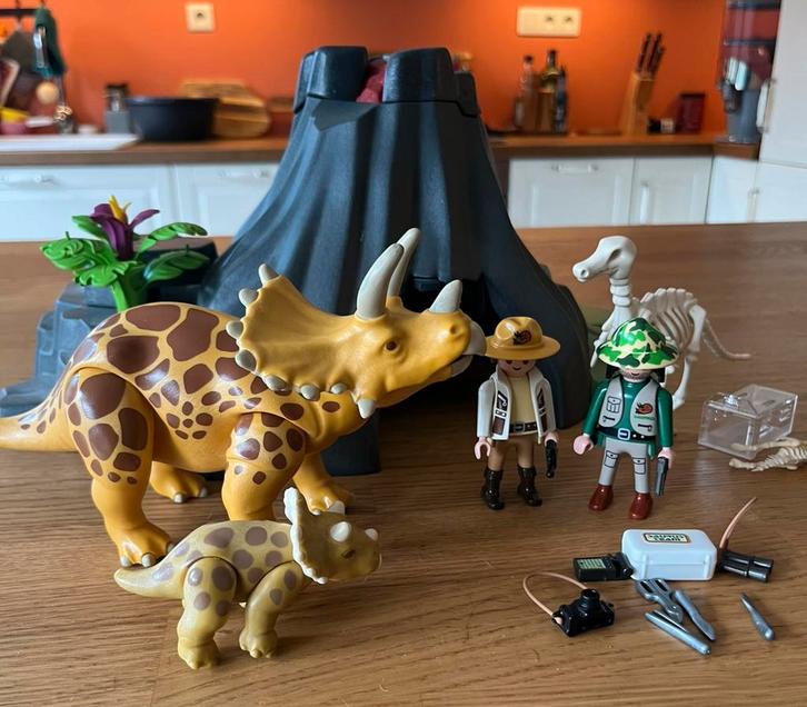 Playmobil Dinosaurussen - Triceratops en vulkaan Ref. 4170, Kinderen en Baby's, Speelgoed | Playmobil, Complete set, Ophalen of Verzenden